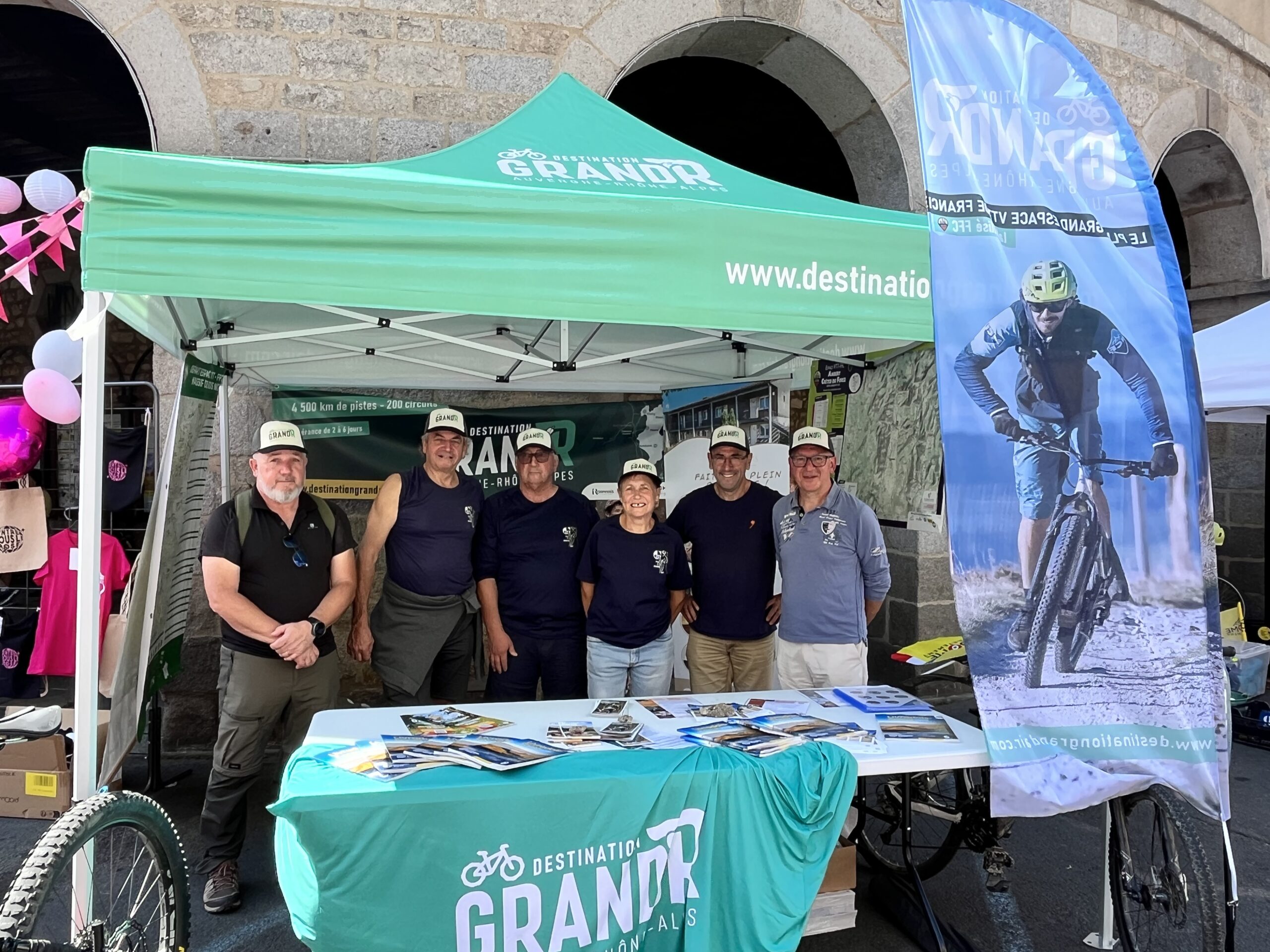 Présence du collectif Destinatin Grand'R au Tour de France féminin à Ambert